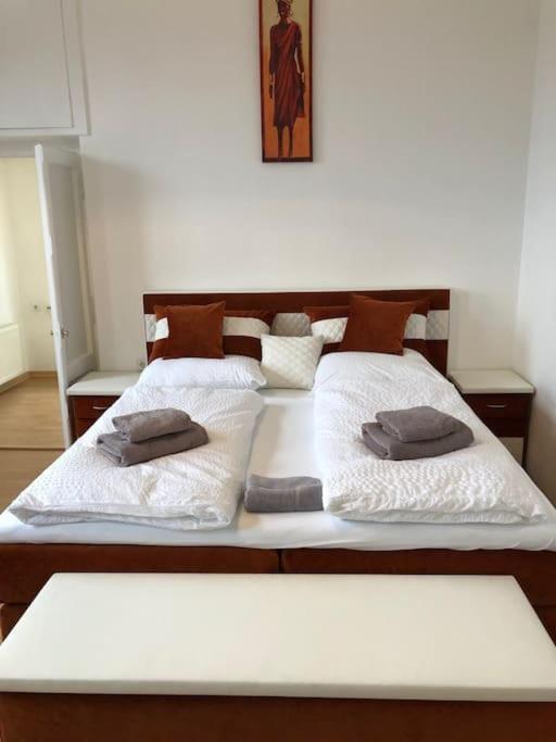 Apartmenthaus Am Bahnhof 代特莫尔德 外观 照片