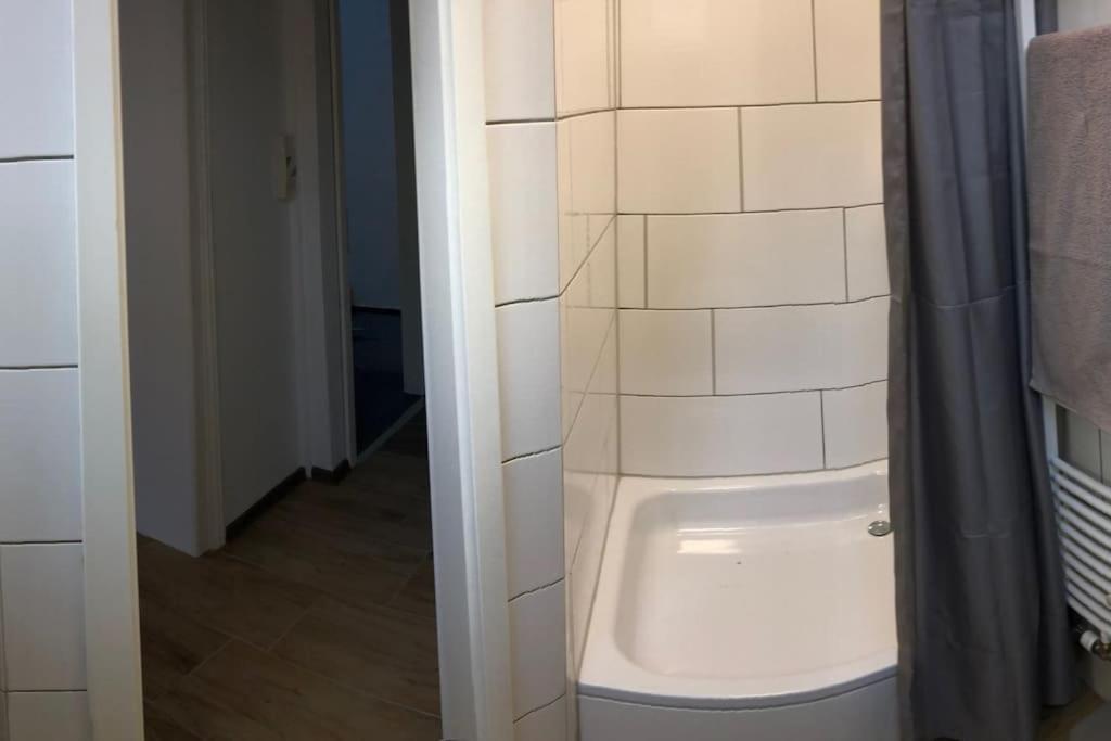 Apartmenthaus Am Bahnhof 代特莫尔德 外观 照片
