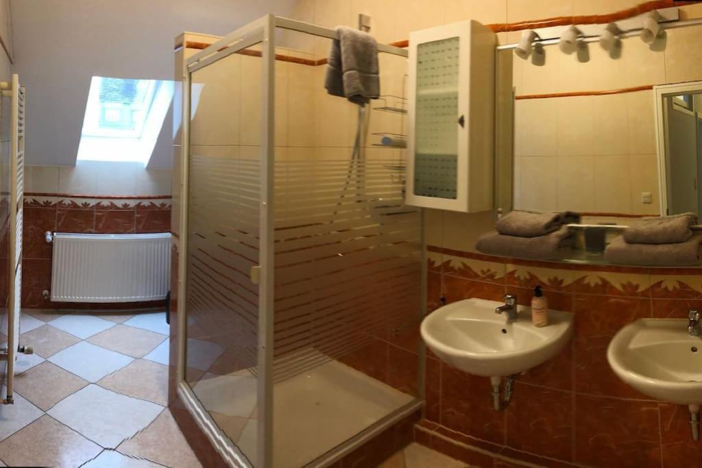 Apartmenthaus Am Bahnhof 代特莫尔德 外观 照片