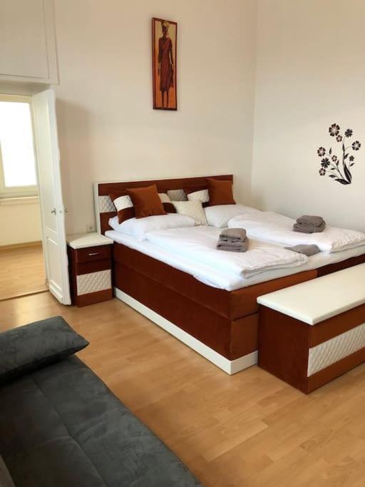 Apartmenthaus Am Bahnhof 代特莫尔德 外观 照片