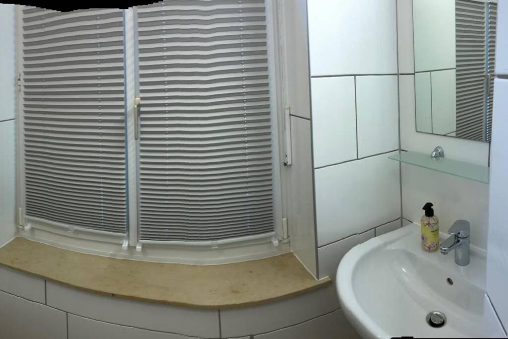Apartmenthaus Am Bahnhof 代特莫尔德 外观 照片