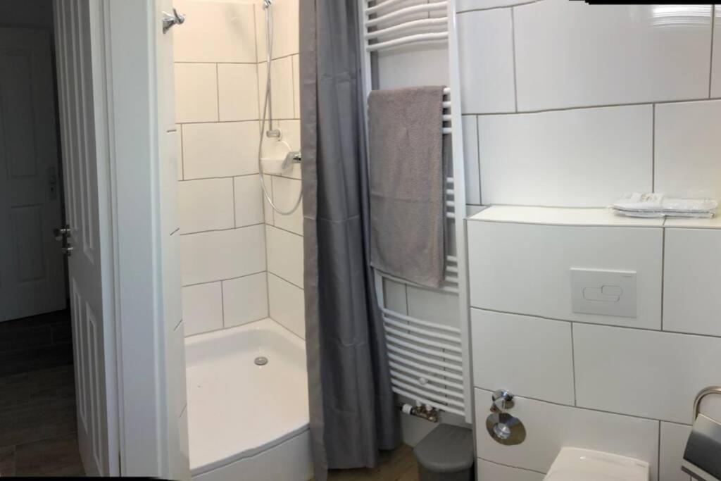 Apartmenthaus Am Bahnhof 代特莫尔德 外观 照片