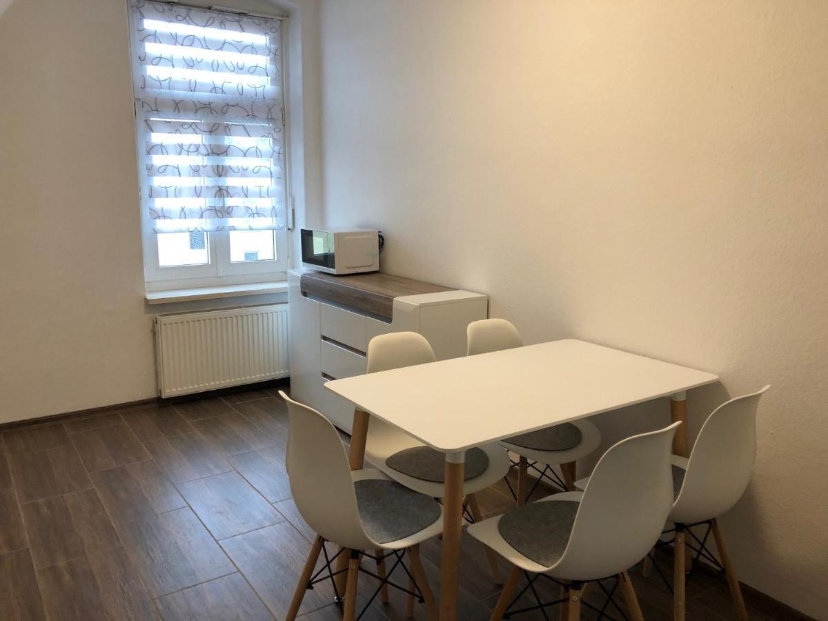 Apartmenthaus Am Bahnhof 代特莫尔德 外观 照片