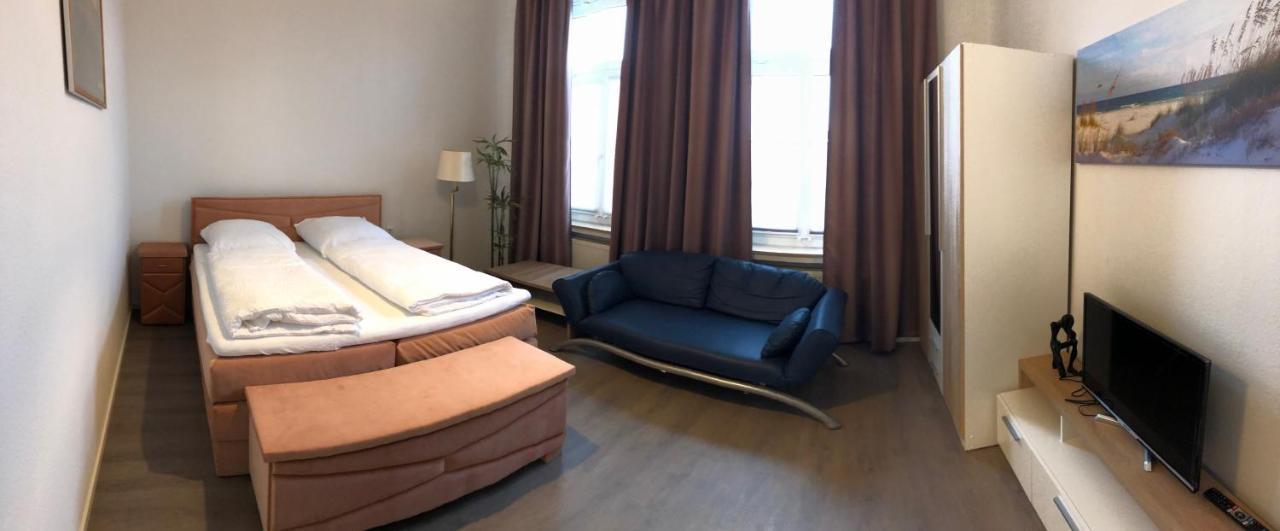 Apartmenthaus Am Bahnhof 代特莫尔德 外观 照片