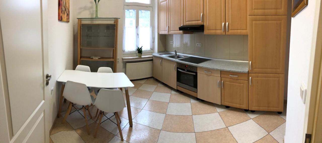 Apartmenthaus Am Bahnhof 代特莫尔德 外观 照片