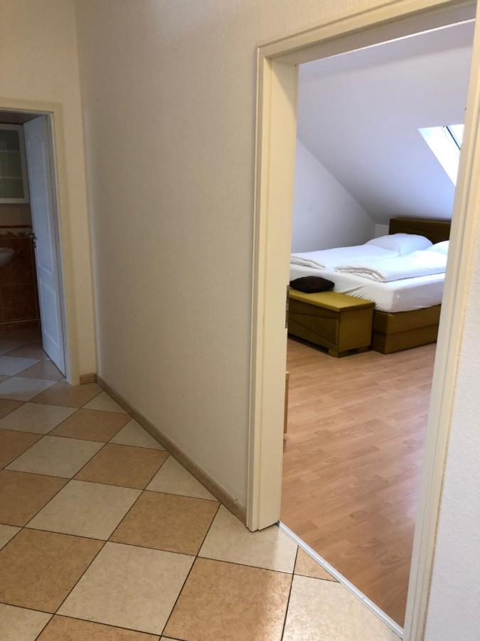 Apartmenthaus Am Bahnhof 代特莫尔德 外观 照片