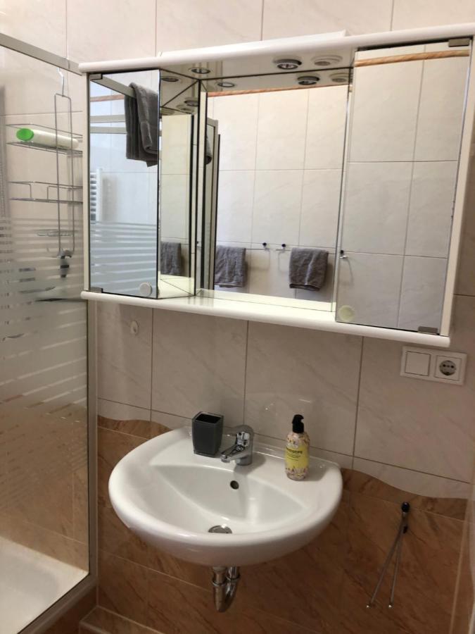 Apartmenthaus Am Bahnhof 代特莫尔德 外观 照片