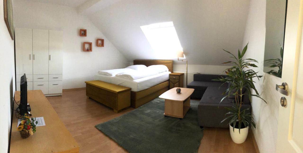 Apartmenthaus Am Bahnhof 代特莫尔德 外观 照片