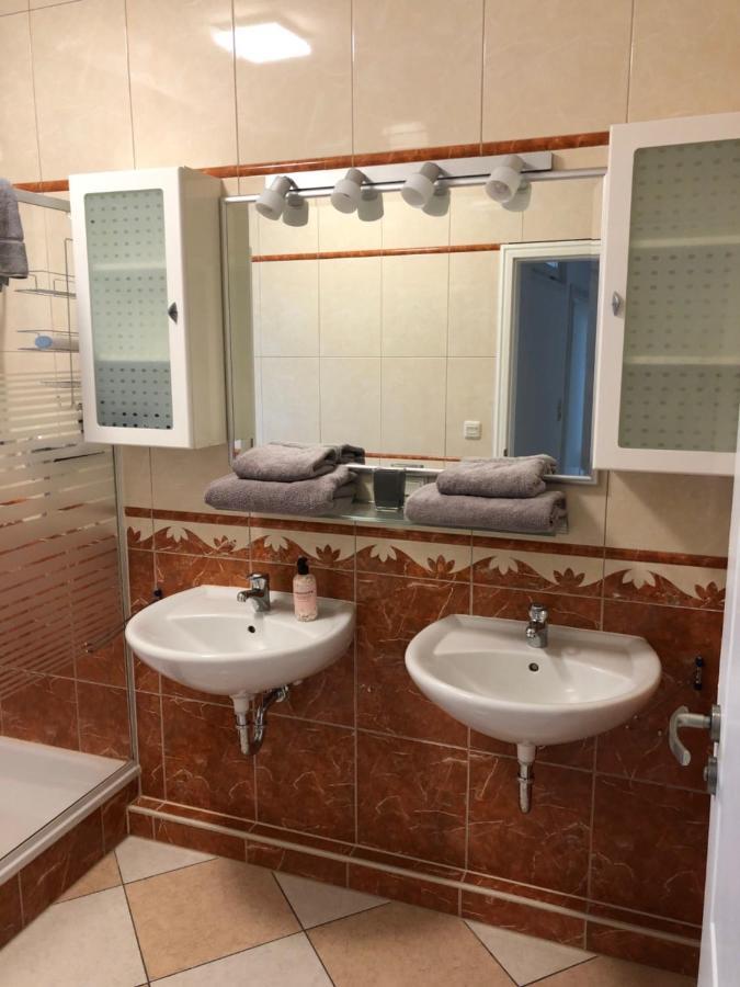 Apartmenthaus Am Bahnhof 代特莫尔德 外观 照片